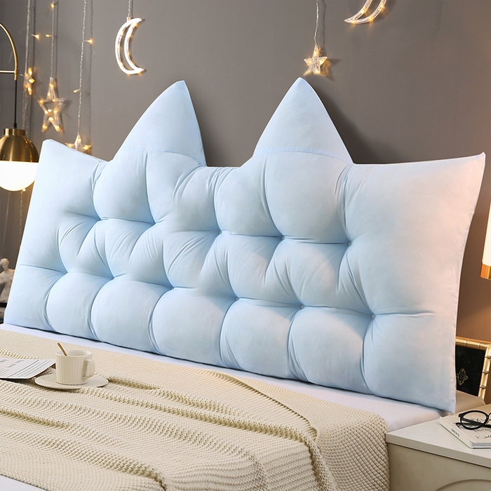 91家纺网 家纺一手货源 找家纺 碧尔家居 2025新款简约猫长条机械钉扣水洗棉床头靠枕 浅蓝