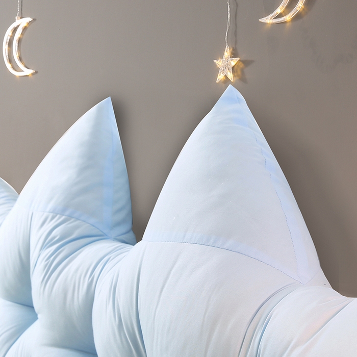 91家纺网 家纺一手货源 找家纺 碧尔家居 2025新款简约猫长条机械钉扣水洗棉床头靠枕 浅蓝