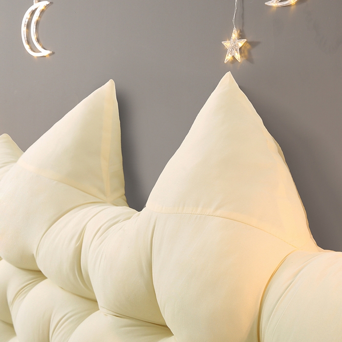 91家纺网 家纺一手货源 找家纺 碧尔家居 2025新款简约猫长条机械钉扣水洗棉床头靠枕 米黄