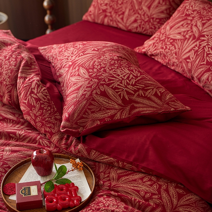 91家纺网 家纺一手货源 找家纺 千朵森 2025新款全棉色织提花大红婚庆四件套 叶语传喜