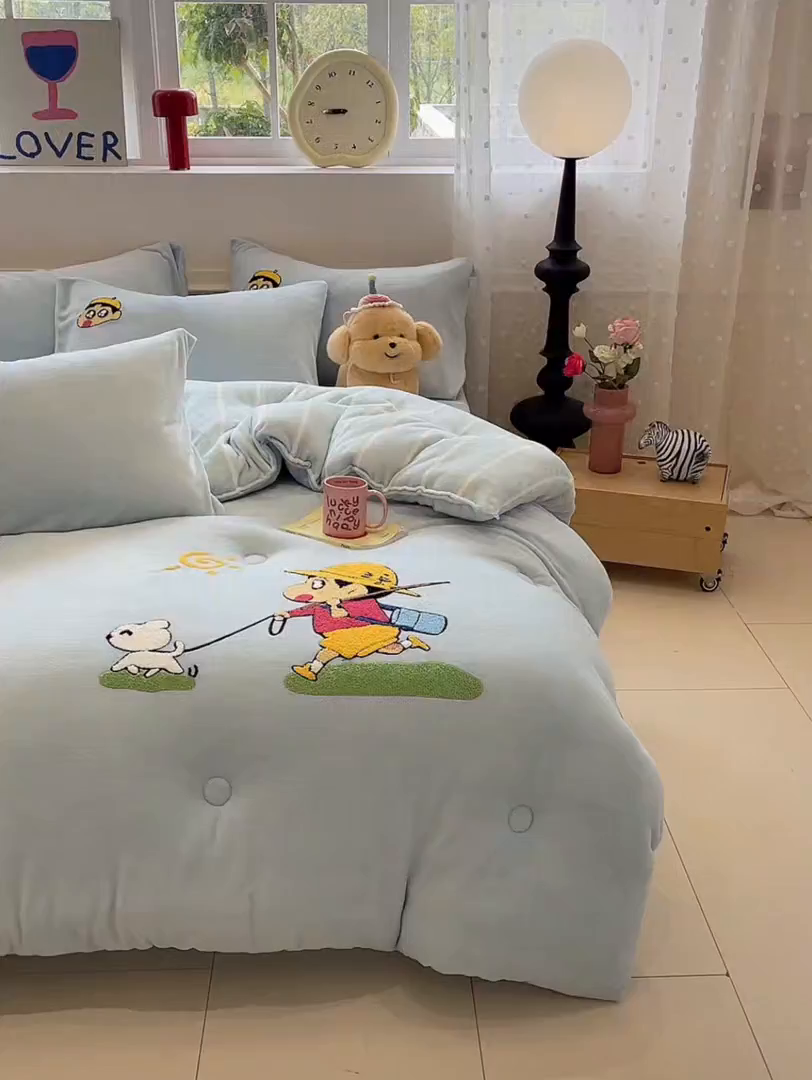 91家纺网 家纺一手货源 找家纺 星座家纺 2025新品牛奶绒毛巾绣冬被 被子被芯 冬被-春日漫游