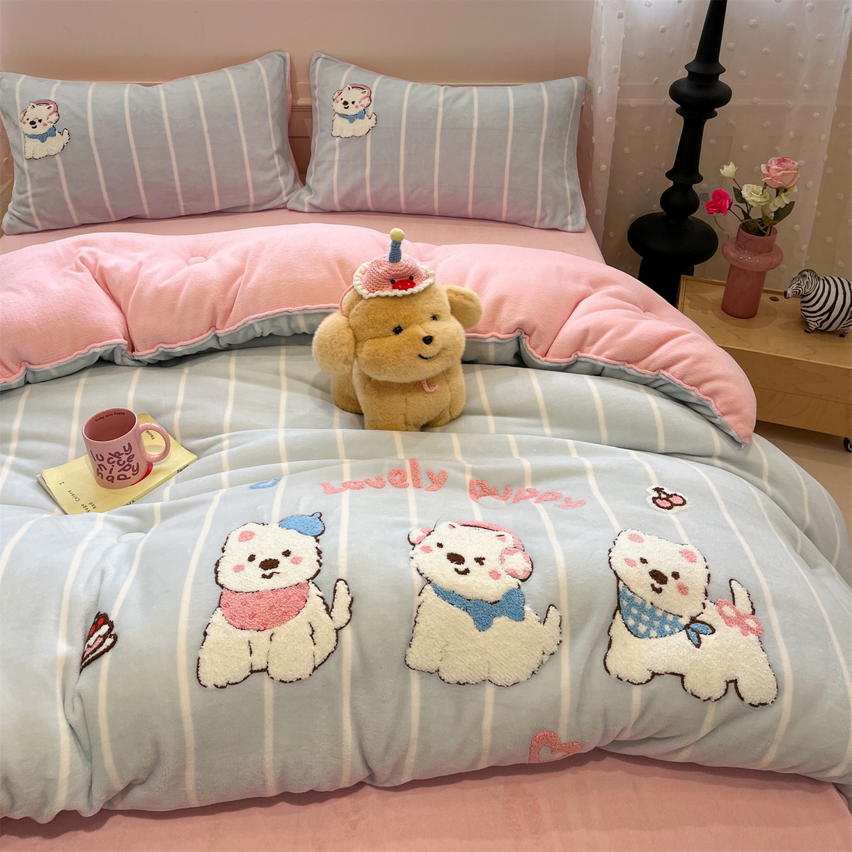 91家纺网 家纺一手货源 找家纺 星座家纺 2025新品牛奶绒毛巾绣冬被 被子被芯 冬被-萌汪乐园