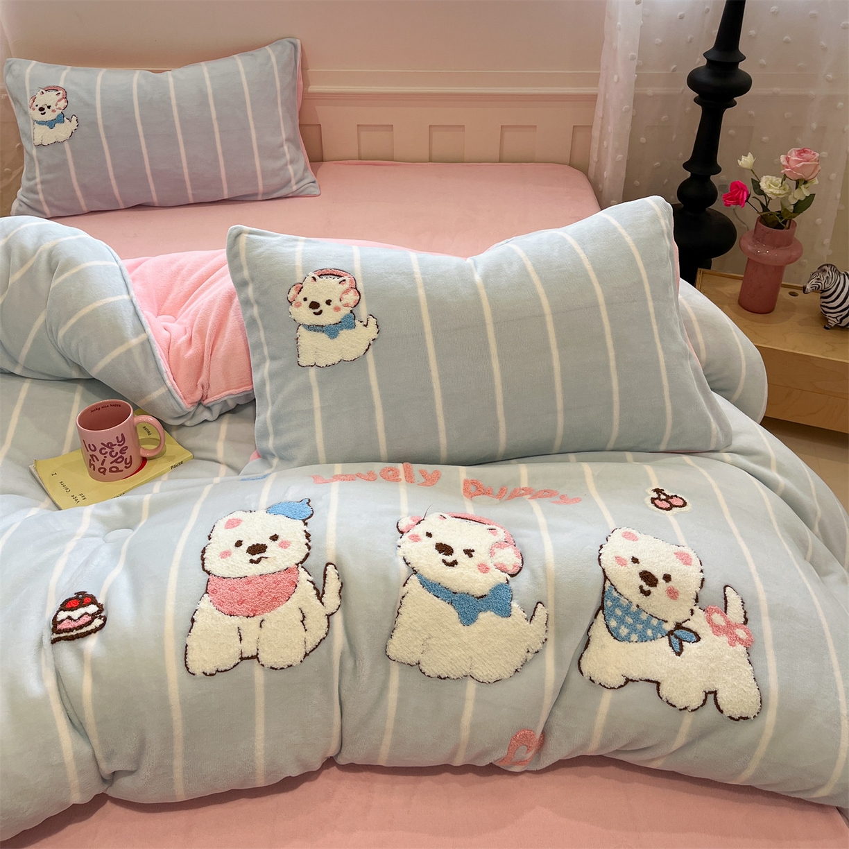 91家纺网 家纺一手货源 找家纺 星座家纺 2025新品牛奶绒毛巾绣冬被 被子被芯 冬被-萌汪乐园