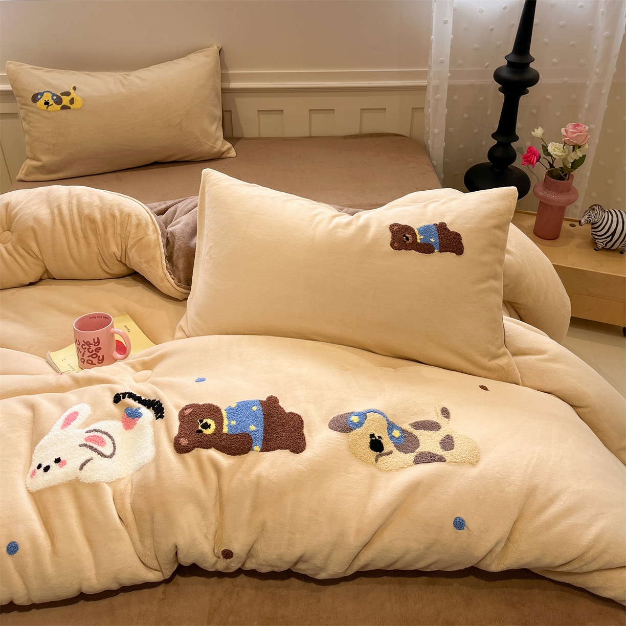 91家纺网 家纺一手货源 找家纺 星座家纺 2025新品牛奶绒毛巾绣冬被 被子被芯 冬被-森林派对