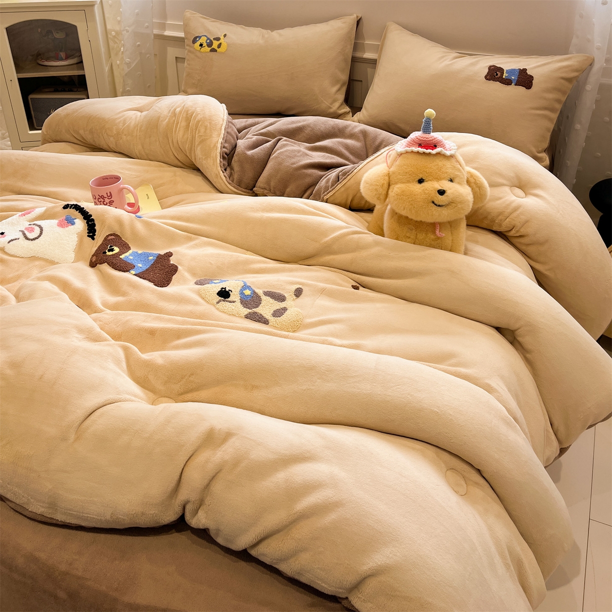 91家纺网 家纺一手货源 找家纺 星座家纺 2025新品牛奶绒毛巾绣冬被 被子被芯 冬被-森林派对