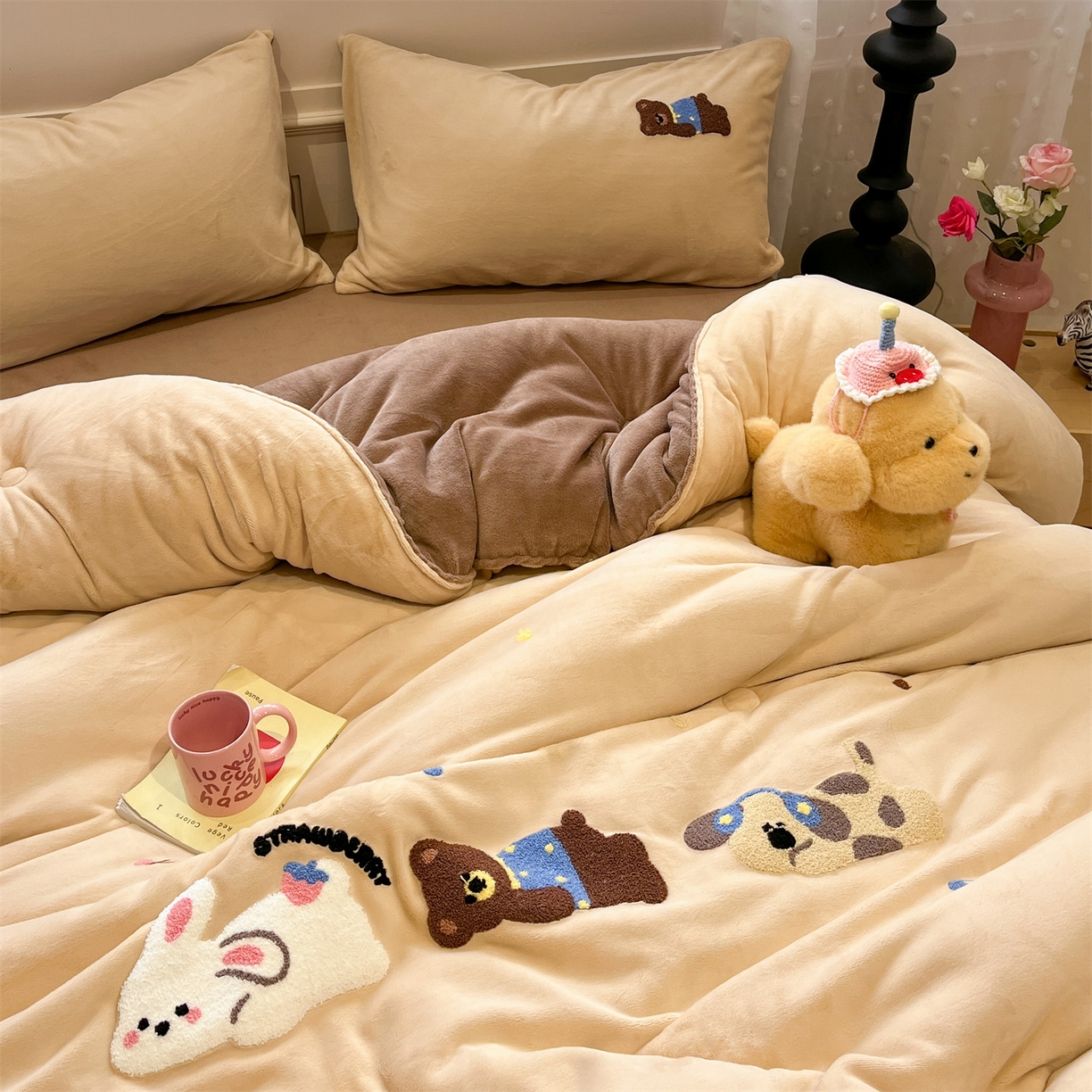 91家纺网 家纺一手货源 找家纺 星座家纺 2025新品牛奶绒毛巾绣冬被 被子被芯 冬被-森林派对