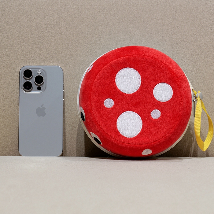 91家纺网 家纺一手货源 找家纺 仟亿莱 2025新款果蔬记忆棉u枕套盒 红蘑菇蓝格收纳