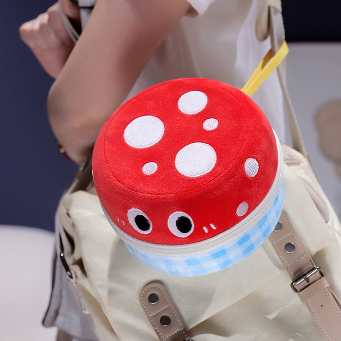 91家纺网 家纺一手货源 找家纺 仟亿莱 2025新款果蔬记忆棉u枕套盒 红蘑菇蓝格收纳