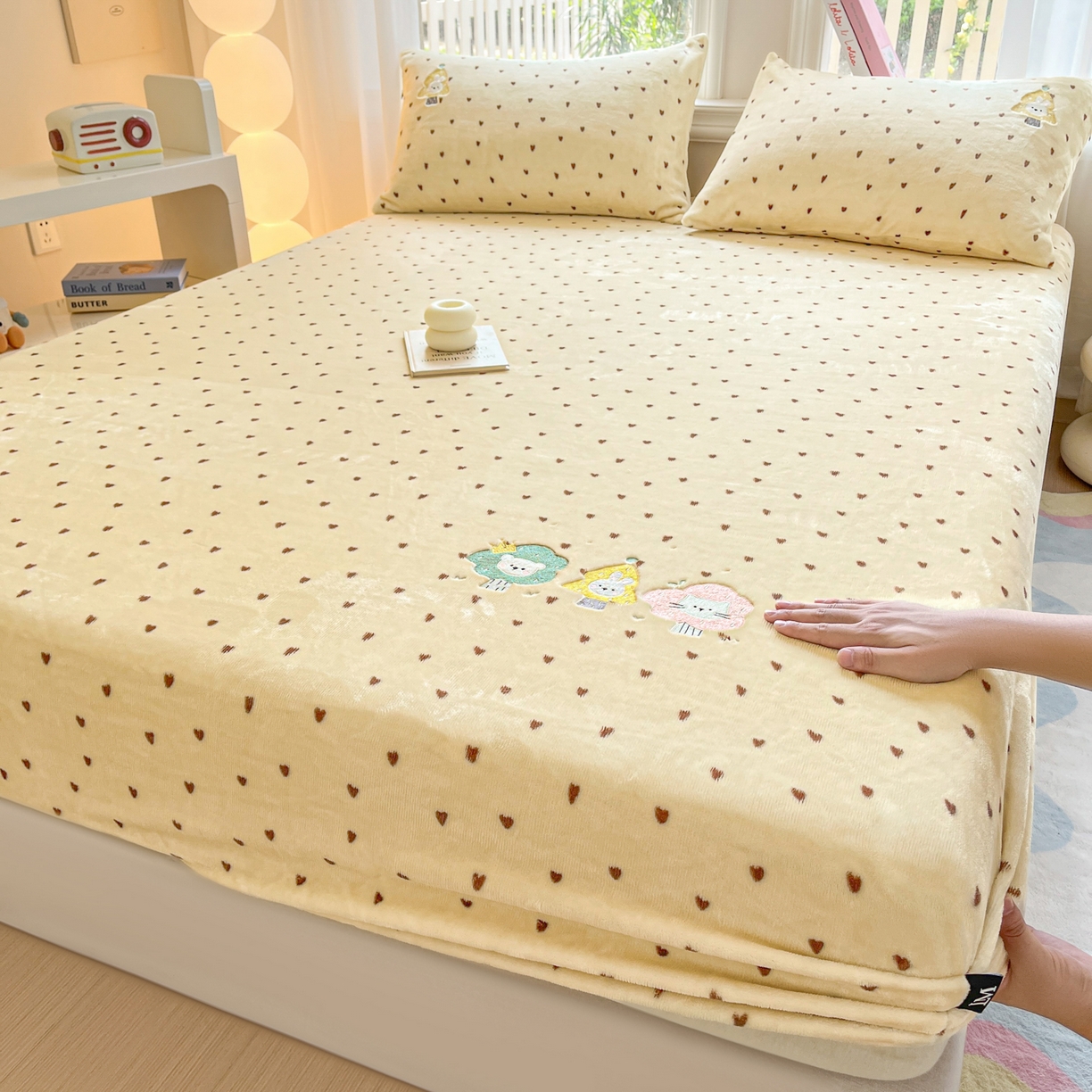 乐美家纺 2025新款A类高克重刺绣牛奶绒床笠三件套 萌宠派对