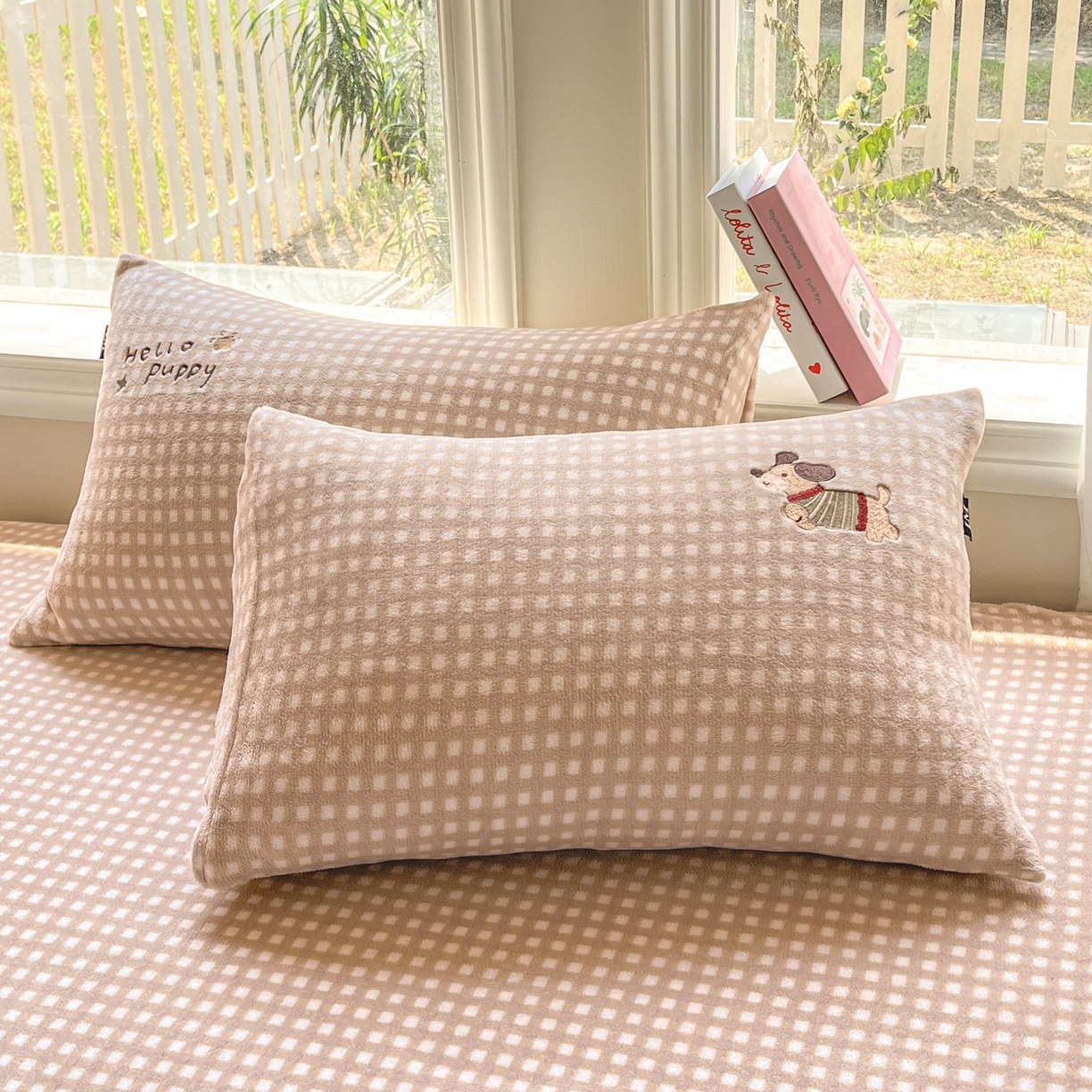 91家纺网 家纺一手货源 找家纺 （总）乐美家纺 2025新款A类高克重刺绣牛奶绒床笠三件套