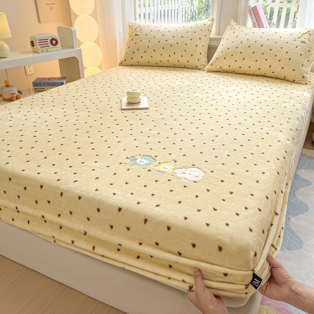 91家纺网 家纺一手货源 找家纺 乐美家纺 2025新款A类高克重刺绣牛奶绒床笠三件套 萌宠派对