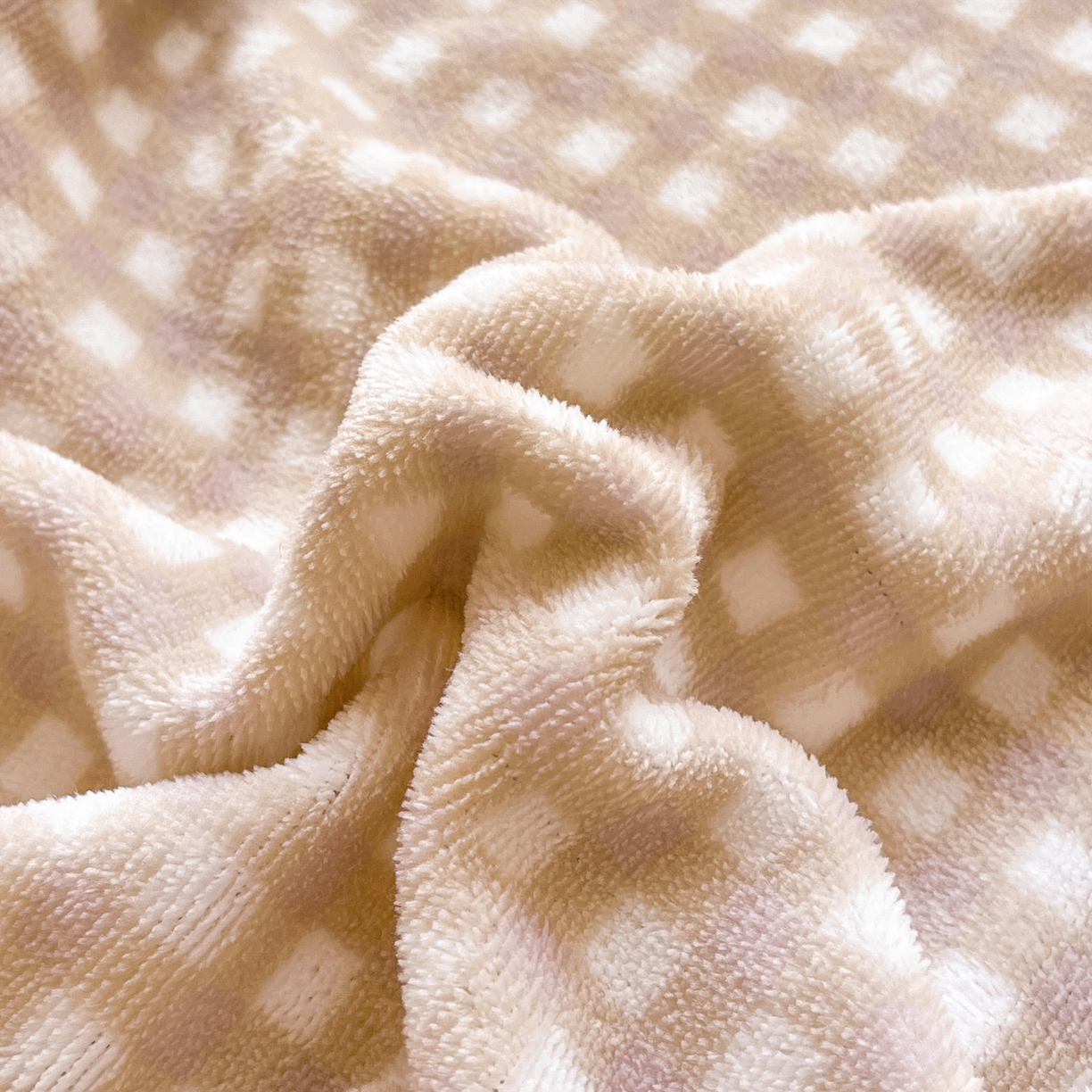 91家纺网 家纺一手货源 找家纺 乐美家纺 2025新款A类高克重刺绣牛奶绒床笠三件套 好朋狗