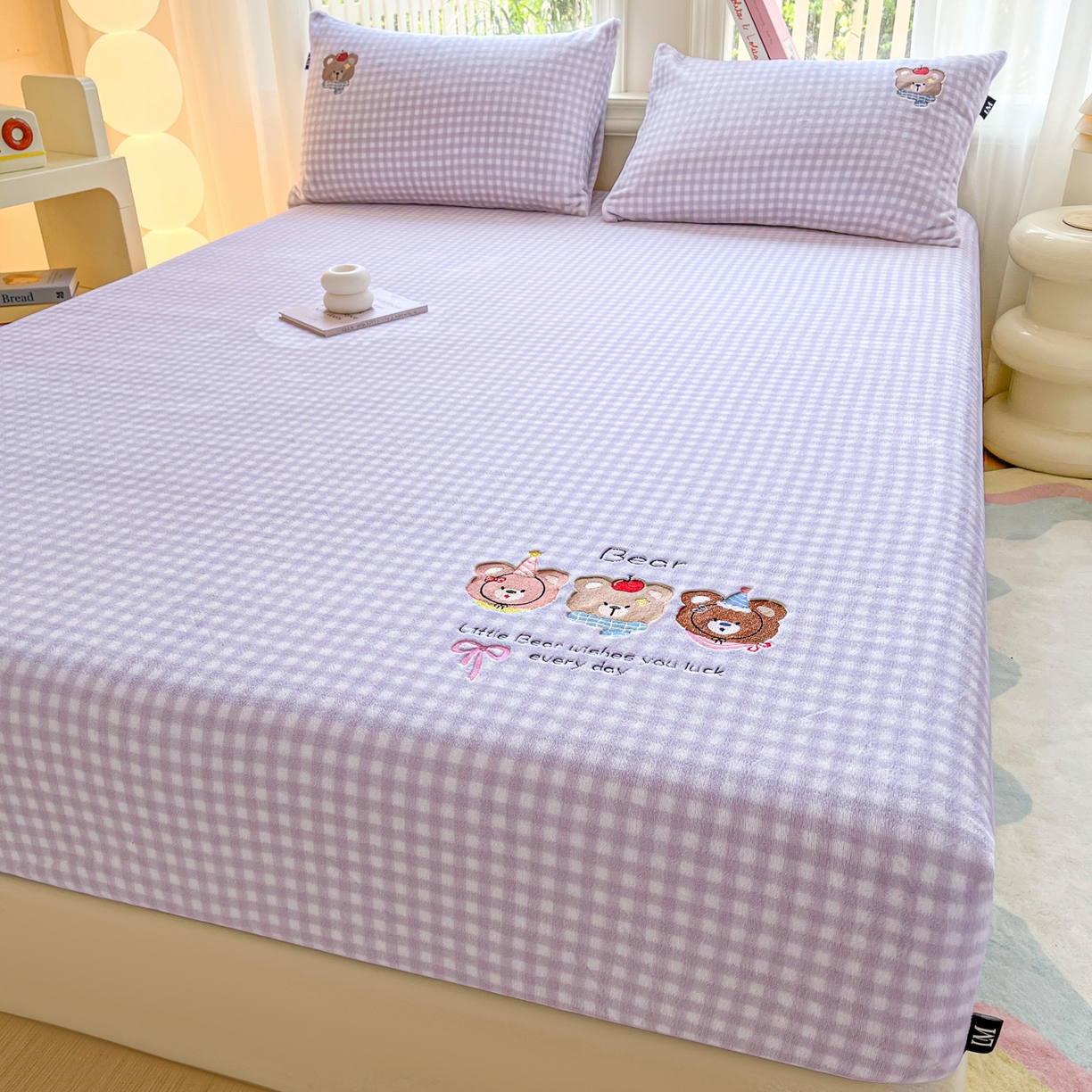 91家纺网 家纺一手货源 找家纺 乐美家纺 2025新款A类高克重刺绣牛奶绒床笠三件套 熊熊派对