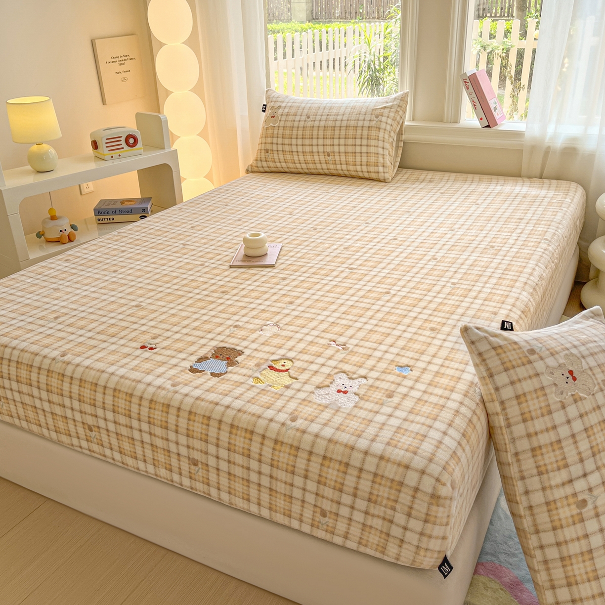 91家纺网 家纺一手货源 找家纺 乐美家纺 2025新款A类高克重刺绣牛奶绒床笠三件套 森林乐队