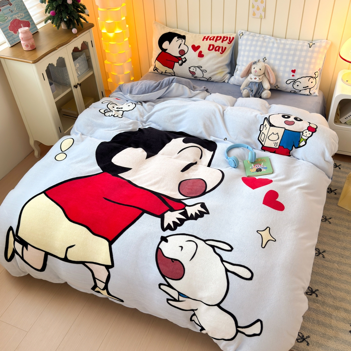 91家纺网 家纺一手货源 找家纺 一霖家纺 2025新款大版卡通牛奶绒四件套 俏皮小新-蓝