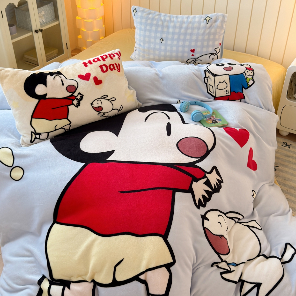 91家纺网 家纺一手货源 找家纺 一霖家纺 2025新款大版卡通牛奶绒四件套 俏皮小新-黄