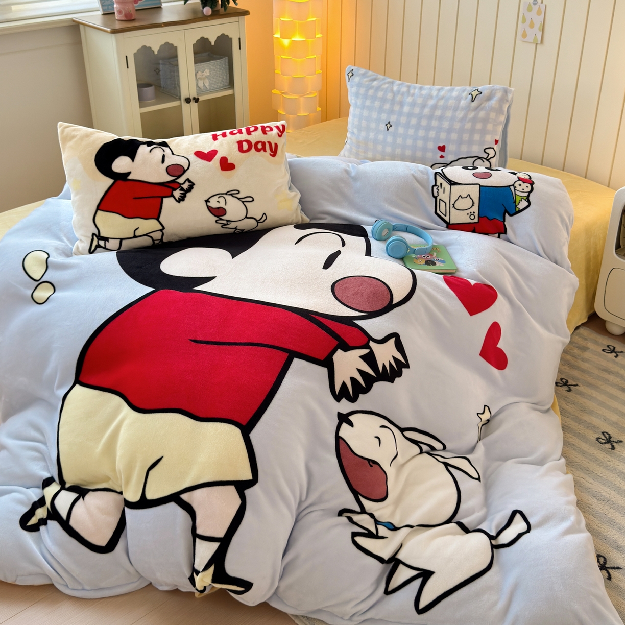 91家纺网 家纺一手货源 找家纺 一霖家纺 2025新款大版卡通牛奶绒四件套 俏皮小新-黄