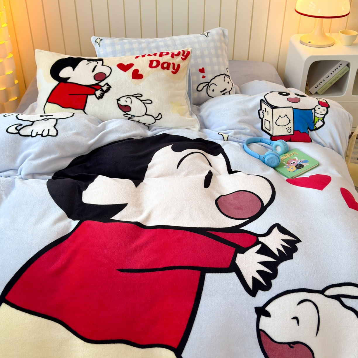 91家纺网 家纺一手货源 找家纺 一霖家纺 2025新款大版卡通牛奶绒四件套 俏皮小新-蓝