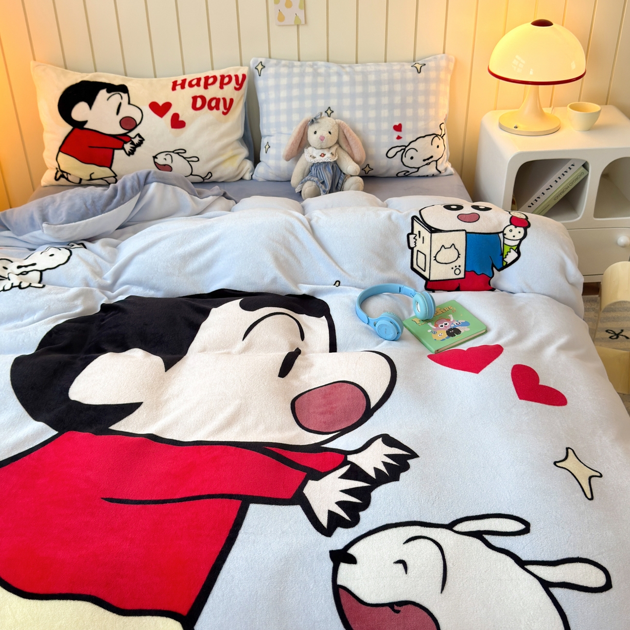 91家纺网 家纺一手货源 找家纺 一霖家纺 2025新款大版卡通牛奶绒四件套 俏皮小新-蓝