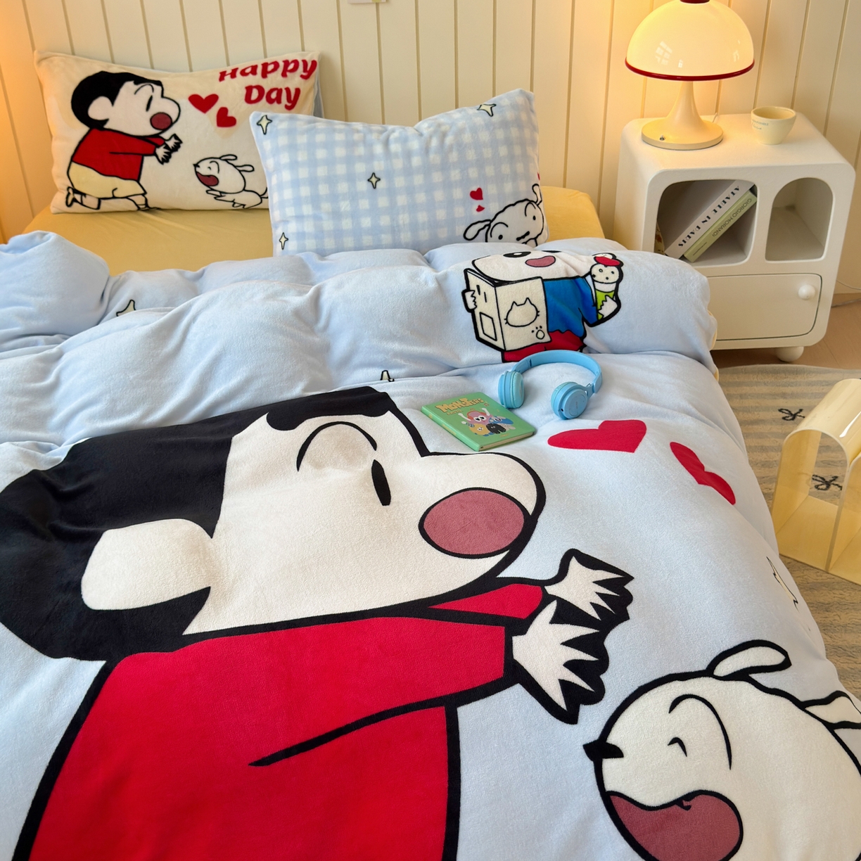 91家纺网 家纺一手货源 找家纺 一霖家纺 2025新款大版卡通牛奶绒四件套 俏皮小新-黄