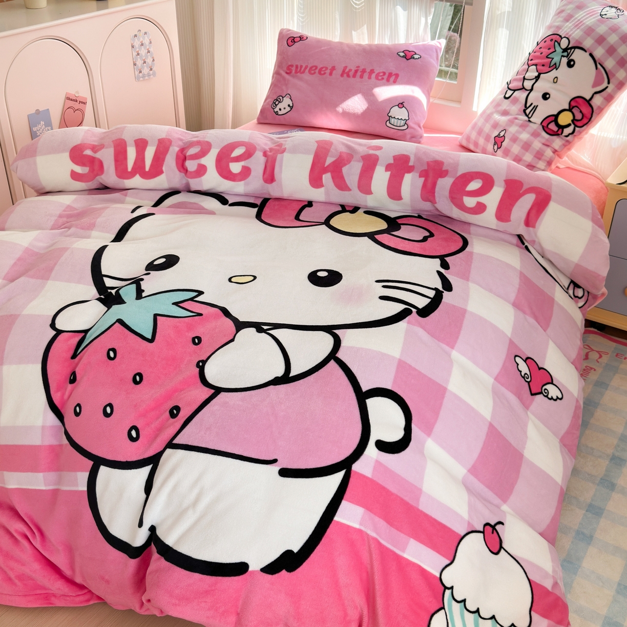 91家纺网 家纺一手货源 找家纺 一霖家纺 2025新款大版卡通牛奶绒四件套 甜心猫咪