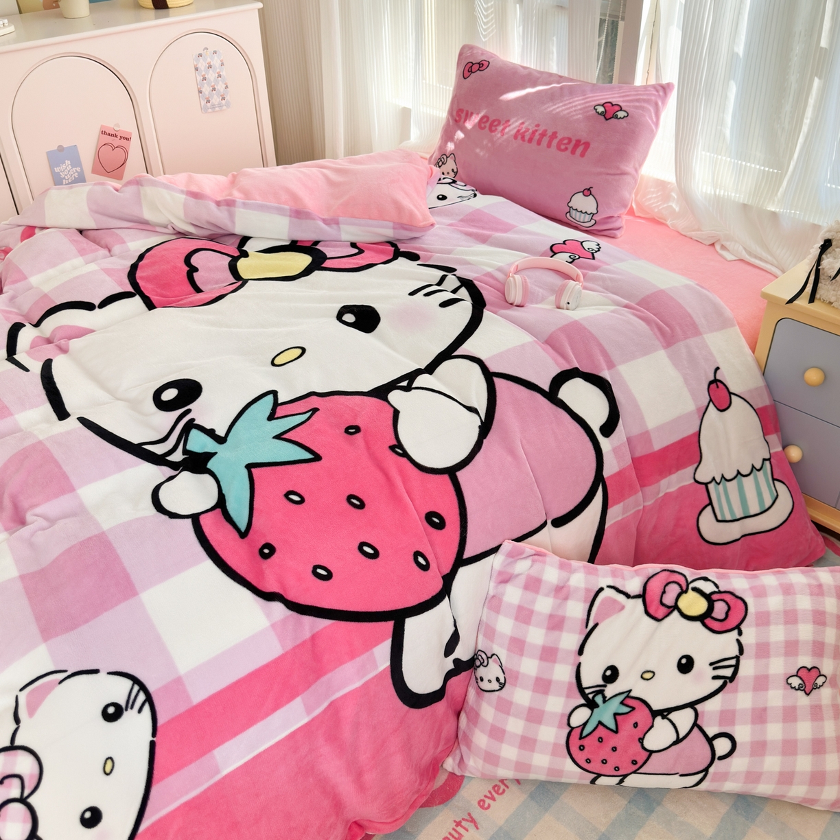 91家纺网 家纺一手货源 找家纺 一霖家纺 2025新款大版卡通牛奶绒四件套 甜心猫咪