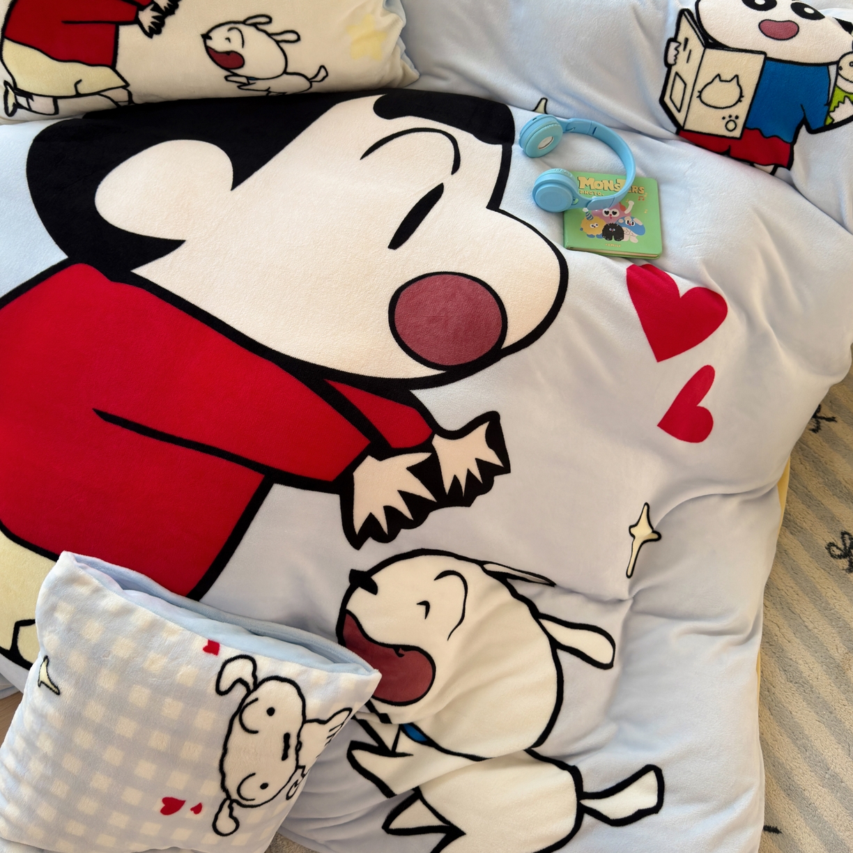 91家纺网 家纺一手货源 找家纺 一霖家纺 2025新款大版卡通牛奶绒四件套 俏皮小新-黄