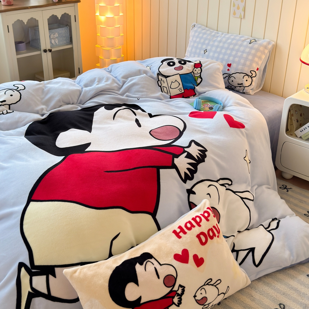 91家纺网 家纺一手货源 找家纺 一霖家纺 2025新款大版卡通牛奶绒四件套 俏皮小新-蓝