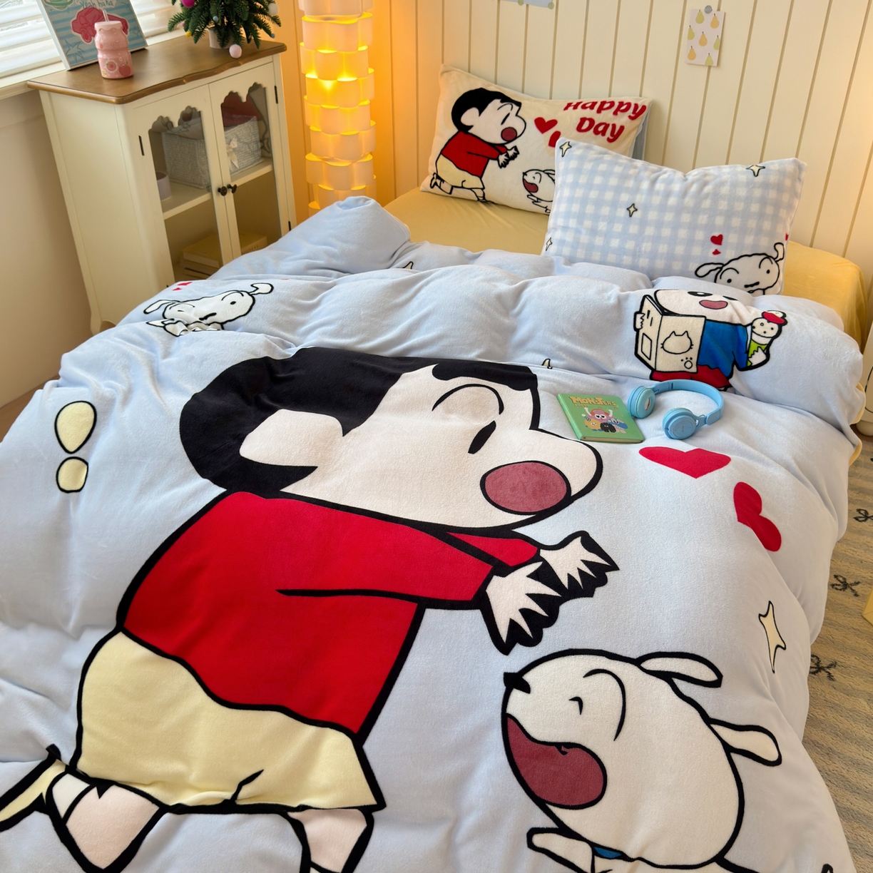 91家纺网 家纺一手货源 找家纺 一霖家纺 2025新款大版卡通牛奶绒四件套 俏皮小新-黄