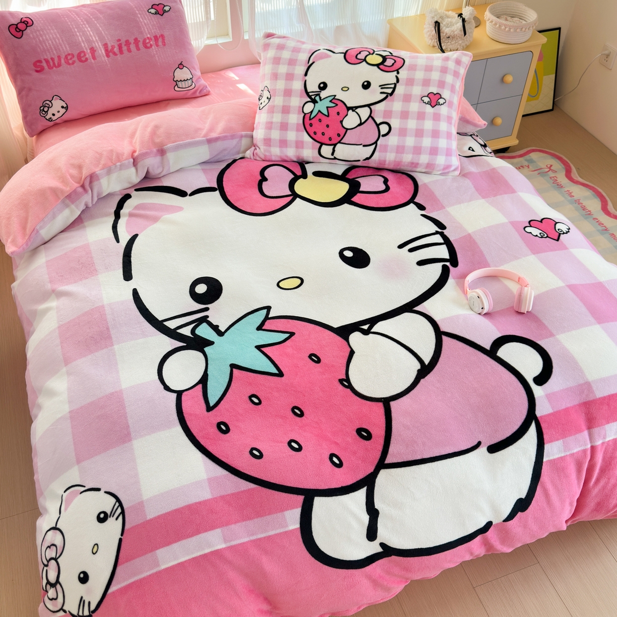 91家纺网 家纺一手货源 找家纺 一霖家纺 2025新款大版卡通牛奶绒四件套 甜心猫咪