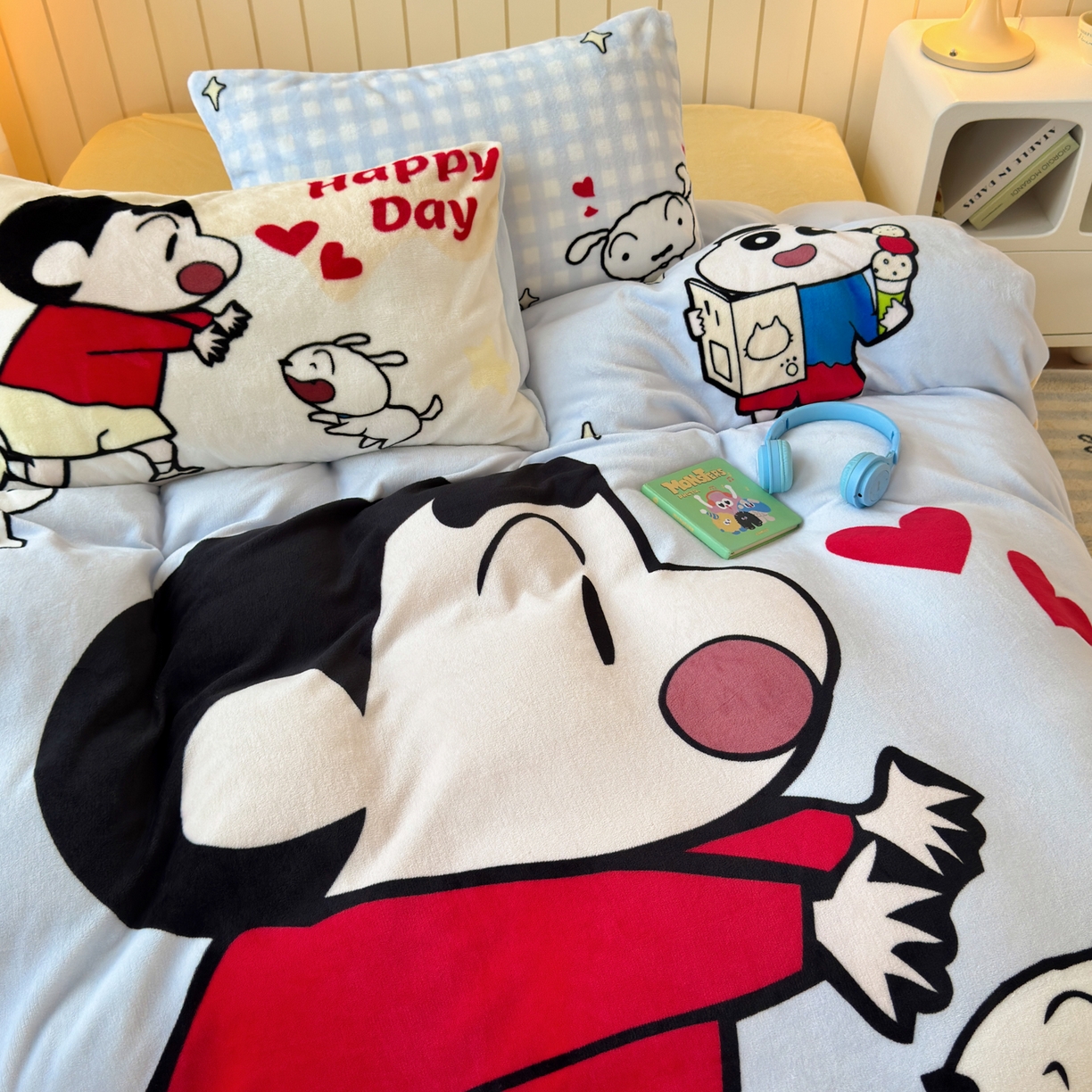 91家纺网 家纺一手货源 找家纺 一霖家纺 2025新款大版卡通牛奶绒四件套 俏皮小新-黄