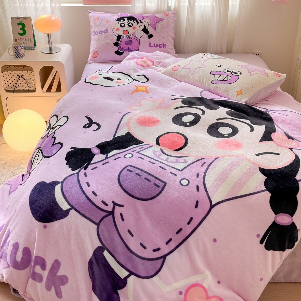 91家纺网 家纺一手货源 找家纺 一霖家纺 2025新款大版卡通牛奶绒四件套 搞怪新新紫