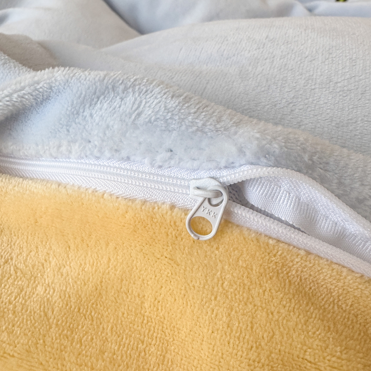 91家纺网 家纺一手货源 找家纺 一霖家纺 2025新款大版卡通牛奶绒四件套 俏皮小新-黄