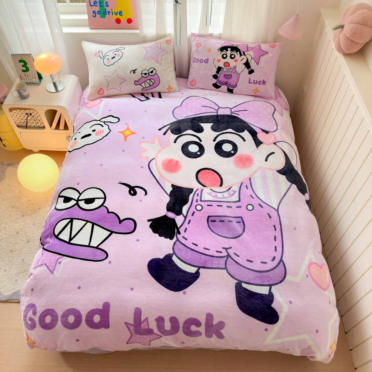 91家纺网 家纺一手货源 找家纺 一霖家纺 2025新款大版卡通牛奶绒四件套 搞怪新新紫