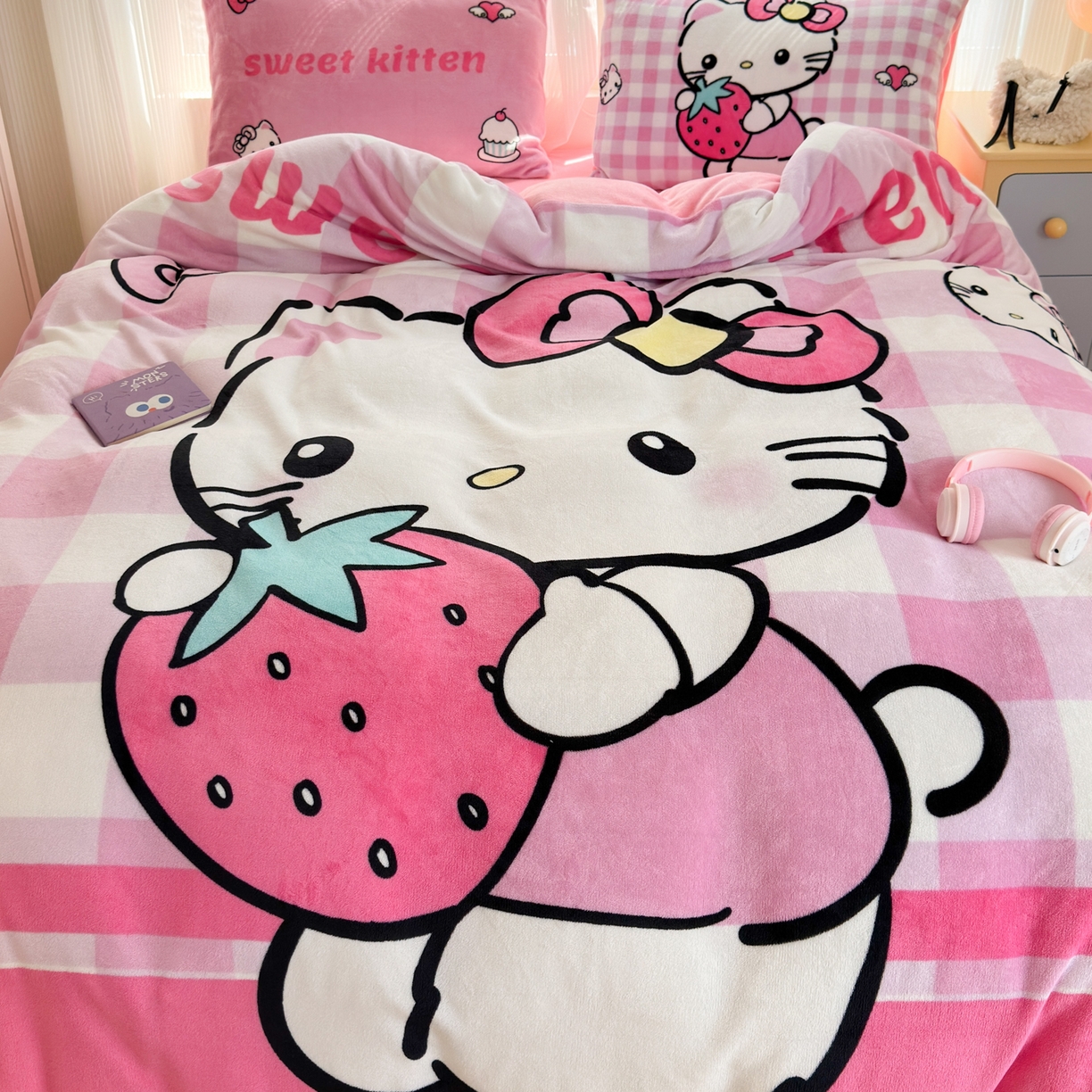 91家纺网 家纺一手货源 找家纺 一霖家纺 2025新款大版卡通牛奶绒四件套 甜心猫咪