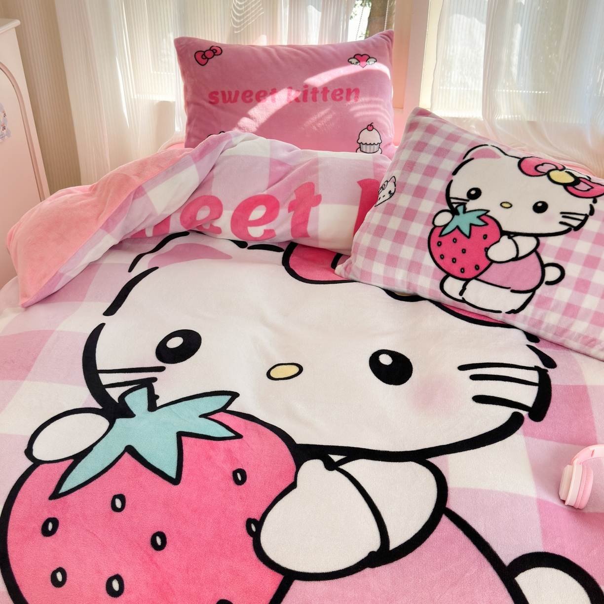 91家纺网 家纺一手货源 找家纺 一霖家纺 2025新款大版卡通牛奶绒四件套 甜心猫咪