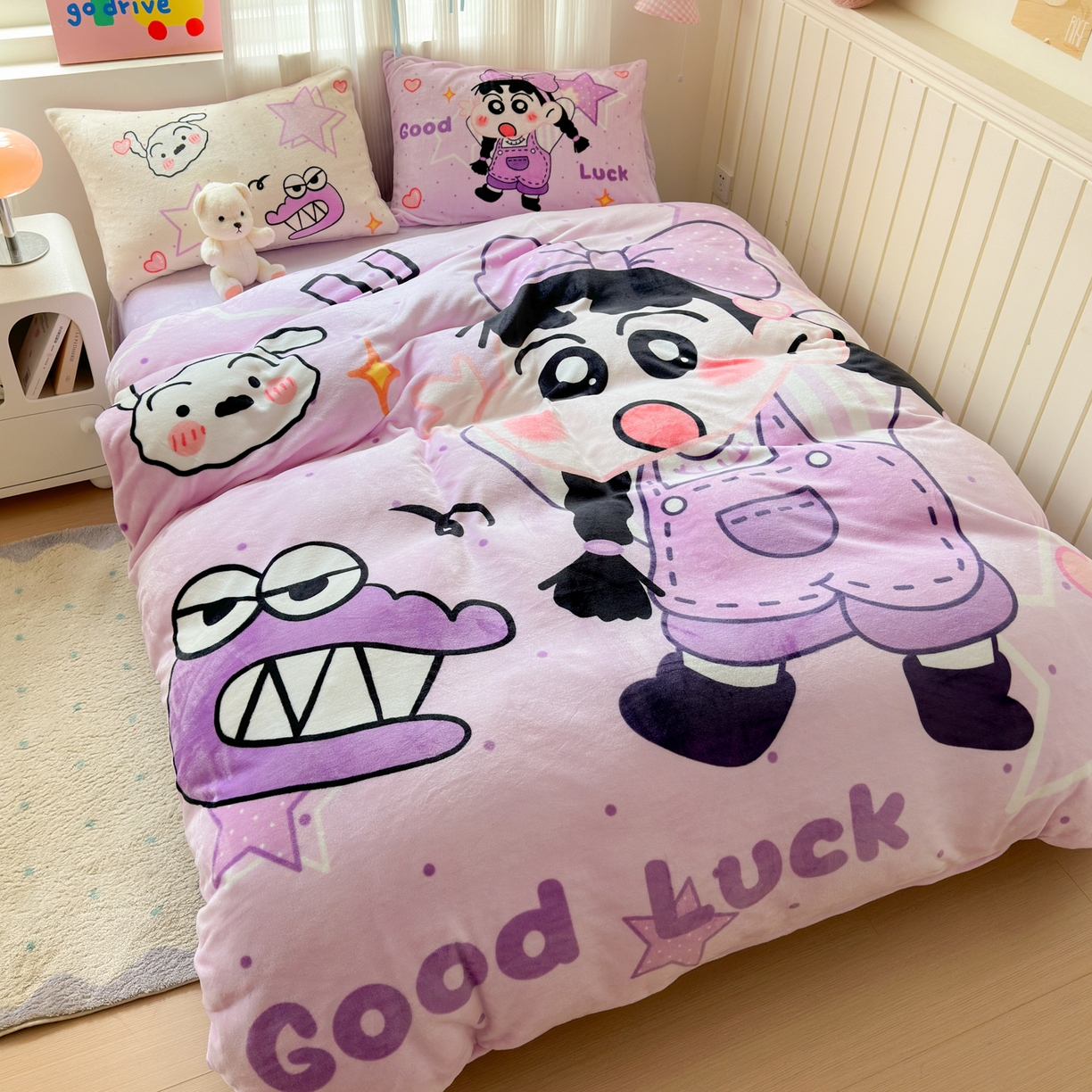 91家纺网 家纺一手货源 找家纺 一霖家纺 2025新款大版卡通牛奶绒四件套 搞怪新新紫