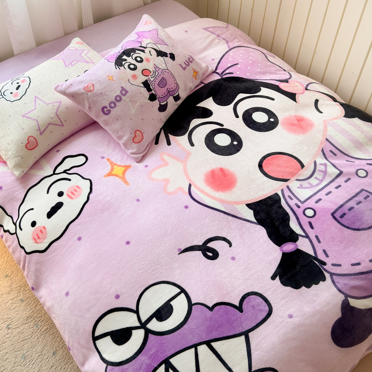 91家纺网 家纺一手货源 找家纺 一霖家纺 2025新款大版卡通牛奶绒四件套 搞怪新新紫