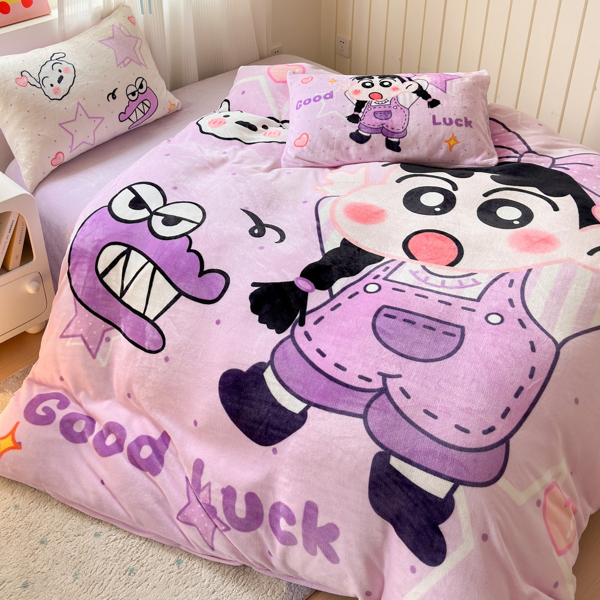 91家纺网 家纺一手货源 找家纺 一霖家纺 2025新款大版卡通牛奶绒四件套 搞怪新新紫