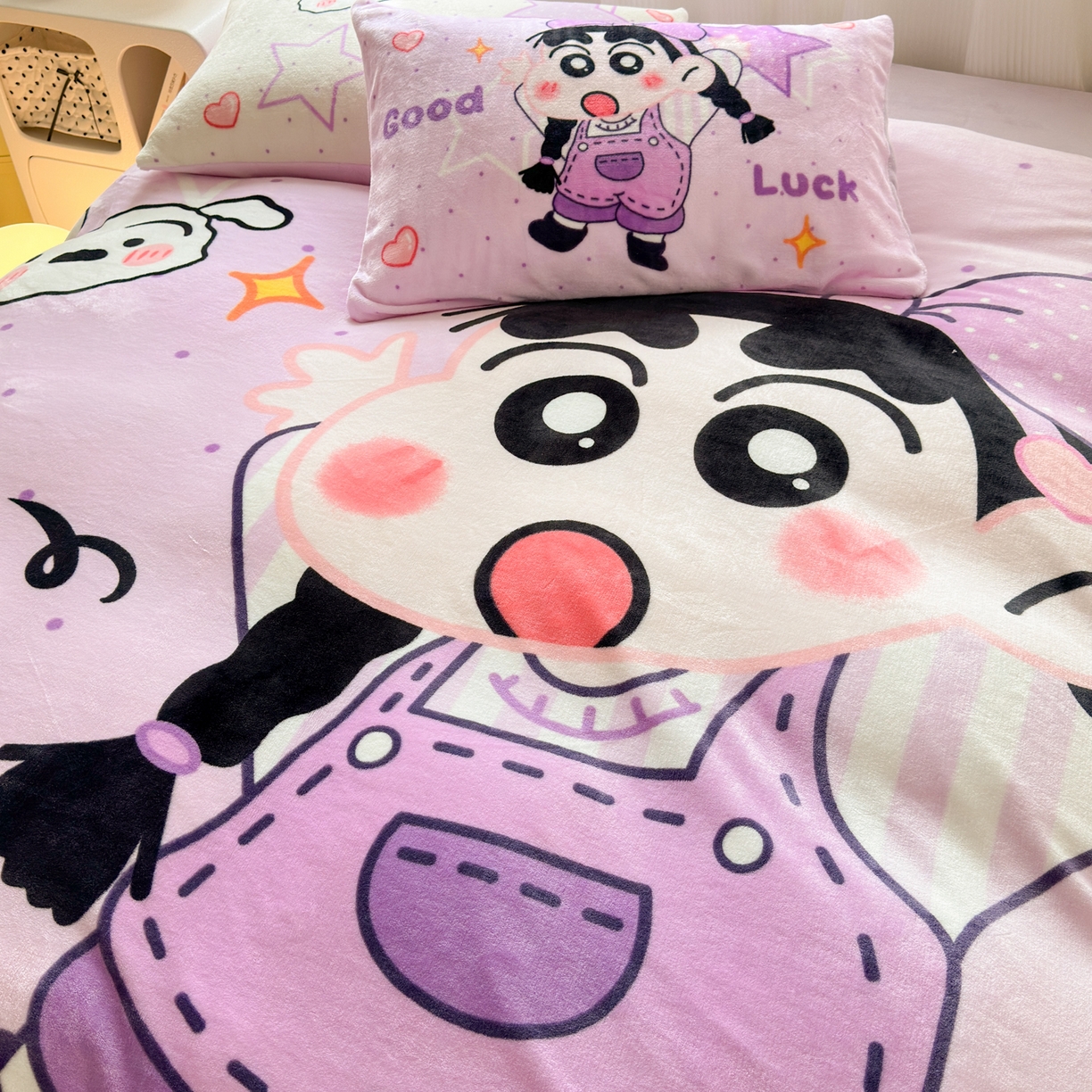 91家纺网 家纺一手货源 找家纺 一霖家纺 2025新款大版卡通牛奶绒四件套 搞怪新新紫