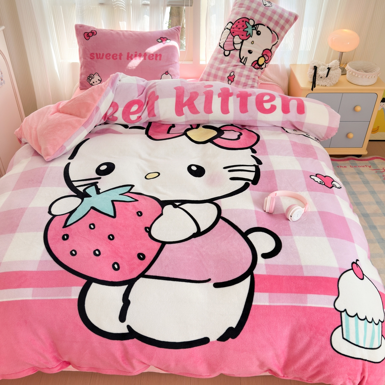 91家纺网 家纺一手货源 找家纺 一霖家纺 2025新款大版卡通牛奶绒四件套 甜心猫咪