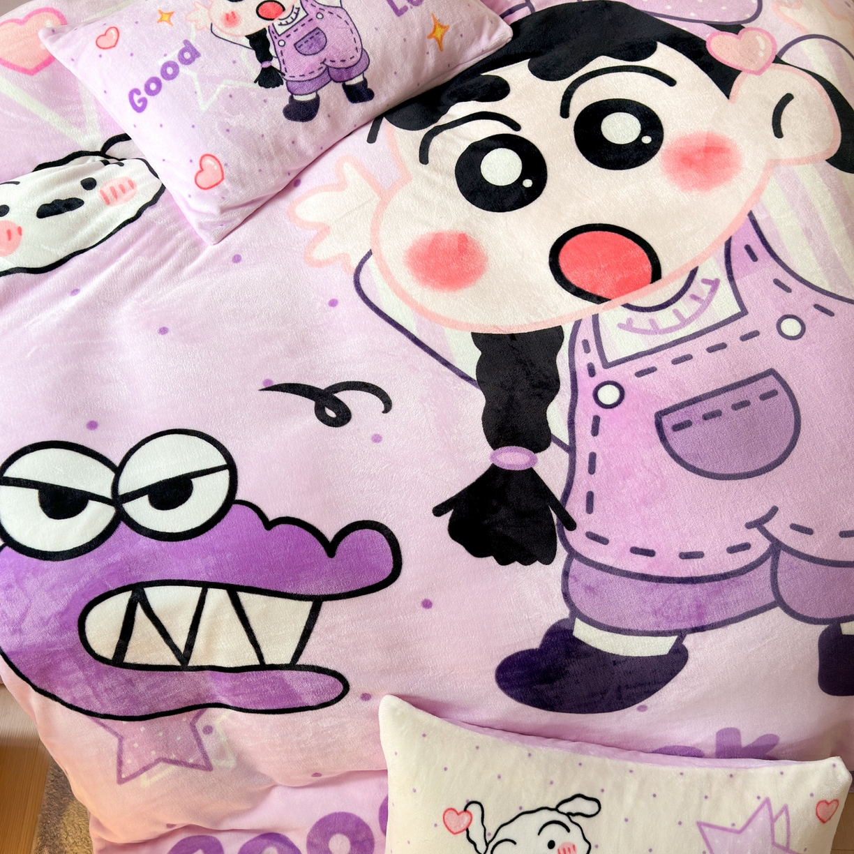 91家纺网 家纺一手货源 找家纺 一霖家纺 2025新款大版卡通牛奶绒四件套 搞怪新新紫