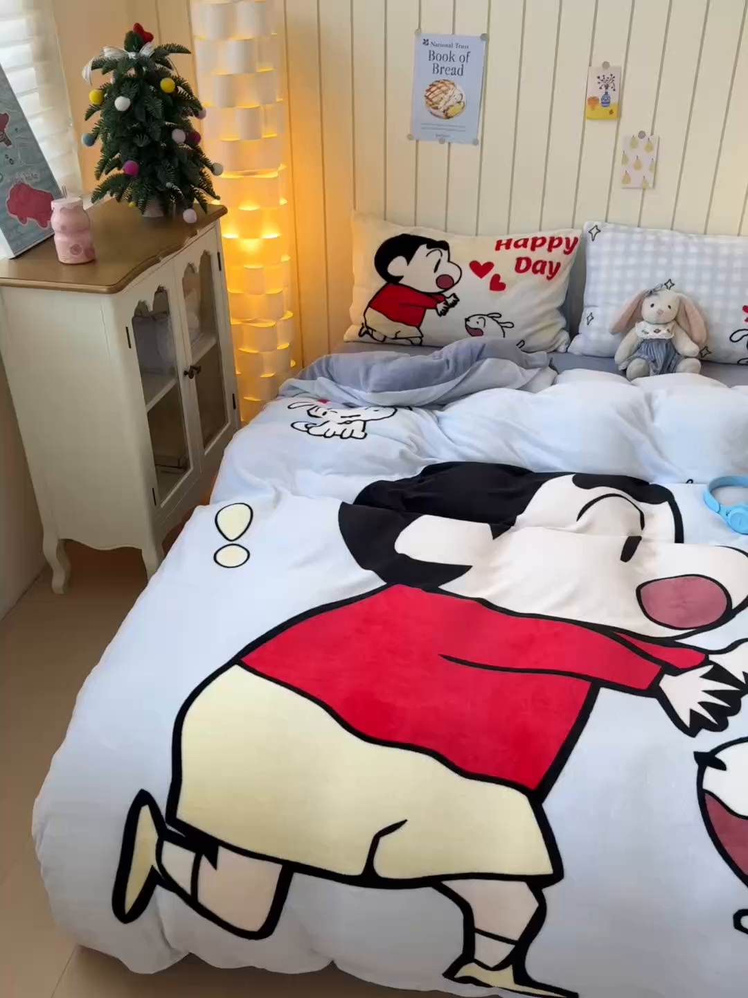 91家纺网 家纺一手货源 找家纺 一霖家纺 2025新款大版卡通牛奶绒四件套 俏皮小新-蓝