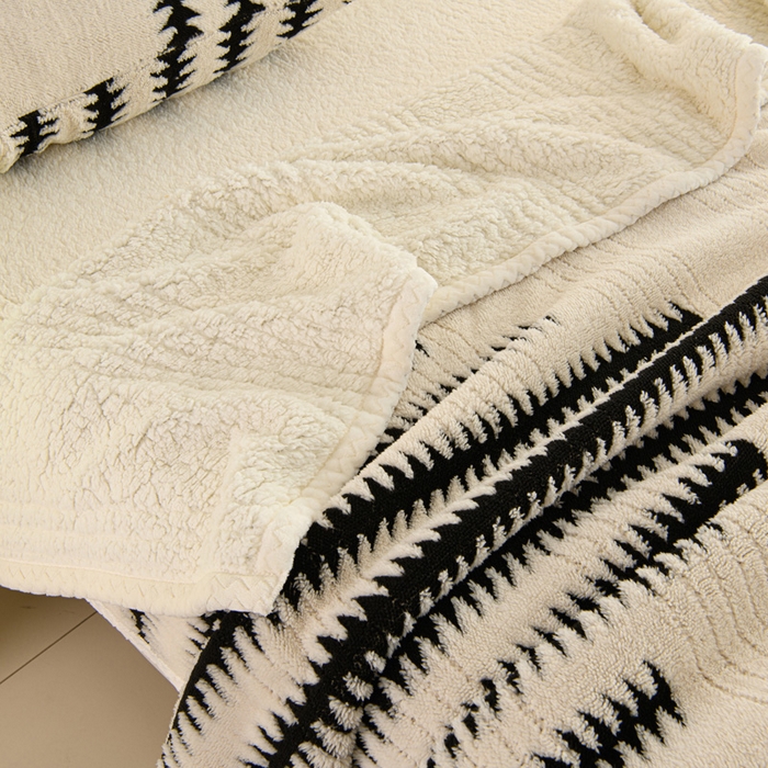 91家纺网 家纺一手货源 找家纺 圣靓 2025新款阳离子双面舒棉绒盖毯毛毯 杉影奶白