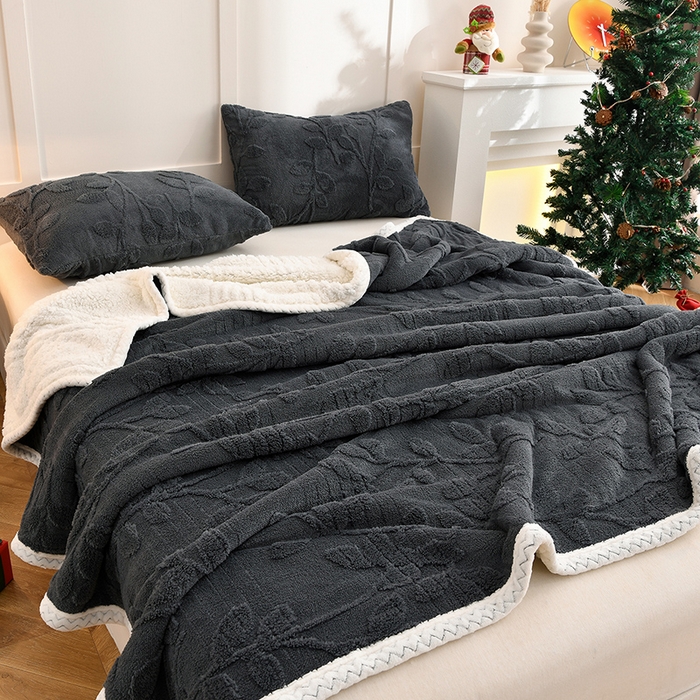 91家纺网 家纺一手货源 找家纺 圣靓 2025新款加厚塔芙绒叶语双层毯子毛毯 叶语灰