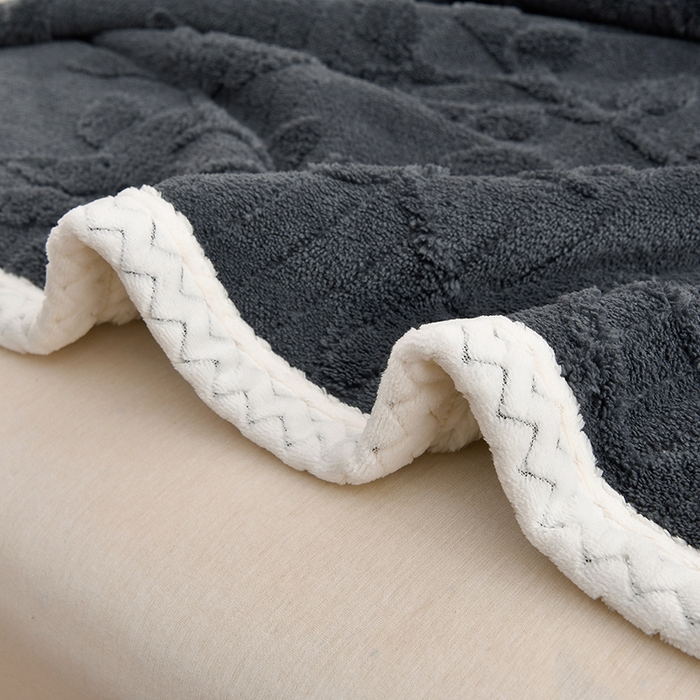 91家纺网 家纺一手货源 找家纺 圣靓 2025新款加厚塔芙绒叶语双层毯子毛毯 叶语灰