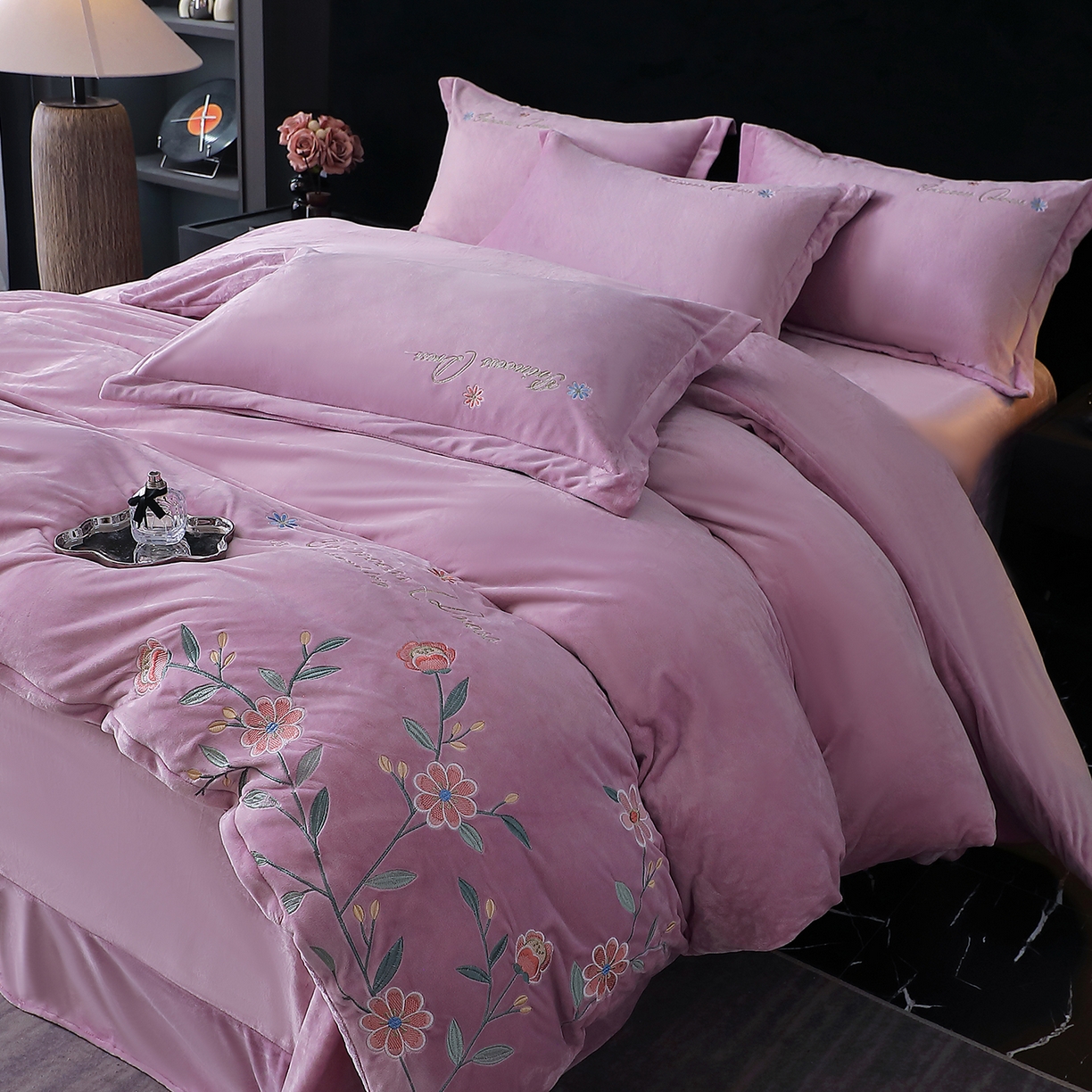 91家纺网 家纺一手货源 找家纺 （总）棠薇家纺 2025秋冬牛奶绒蚕丝绒四件套珊瑚绒床上绒四件套冬季加绒法兰绒