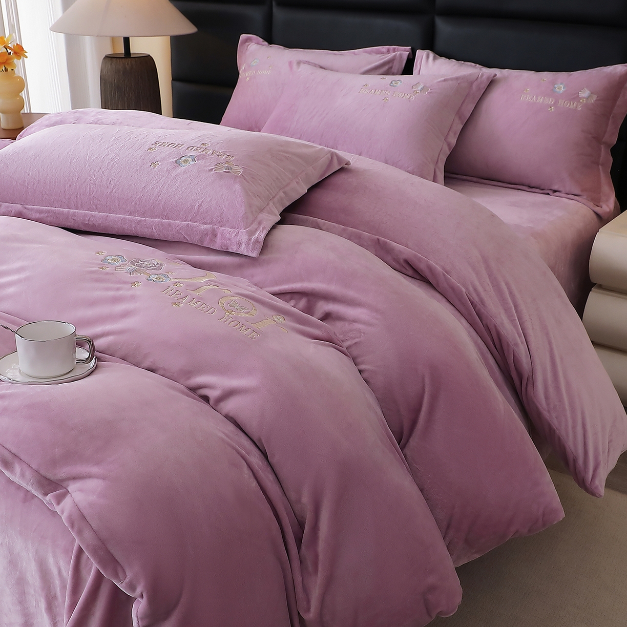 91家纺网 家纺一手货源 找家纺 （总）棠薇家纺 2025秋冬牛奶绒蚕丝绒四件套珊瑚绒床上绒四件套冬季加绒法兰绒