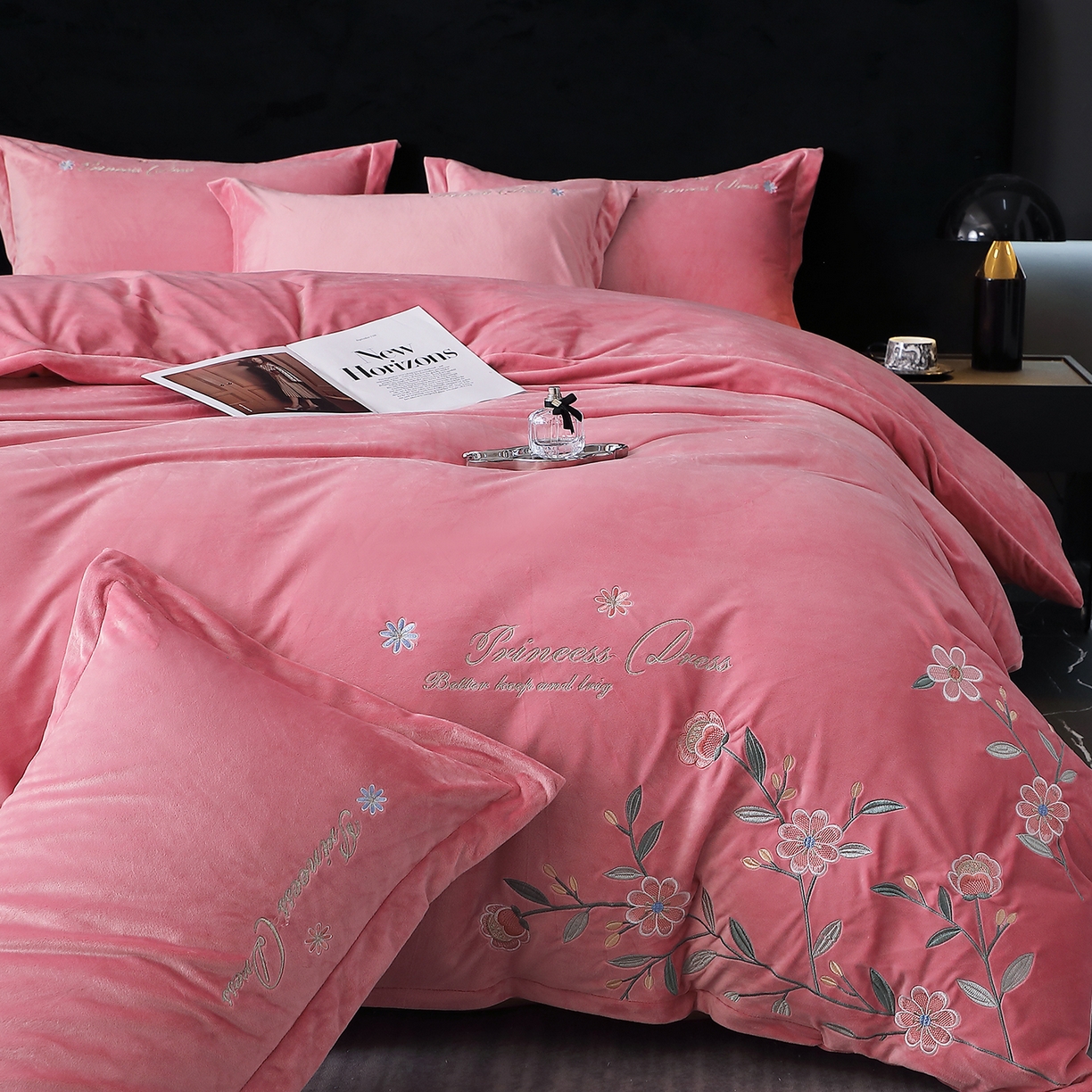 91家纺网 家纺一手货源 找家纺 棠薇家纺 2025秋冬牛奶绒蚕丝绒四件套珊瑚绒床上绒四件套冬季加绒法兰绒 繁花-豆沙