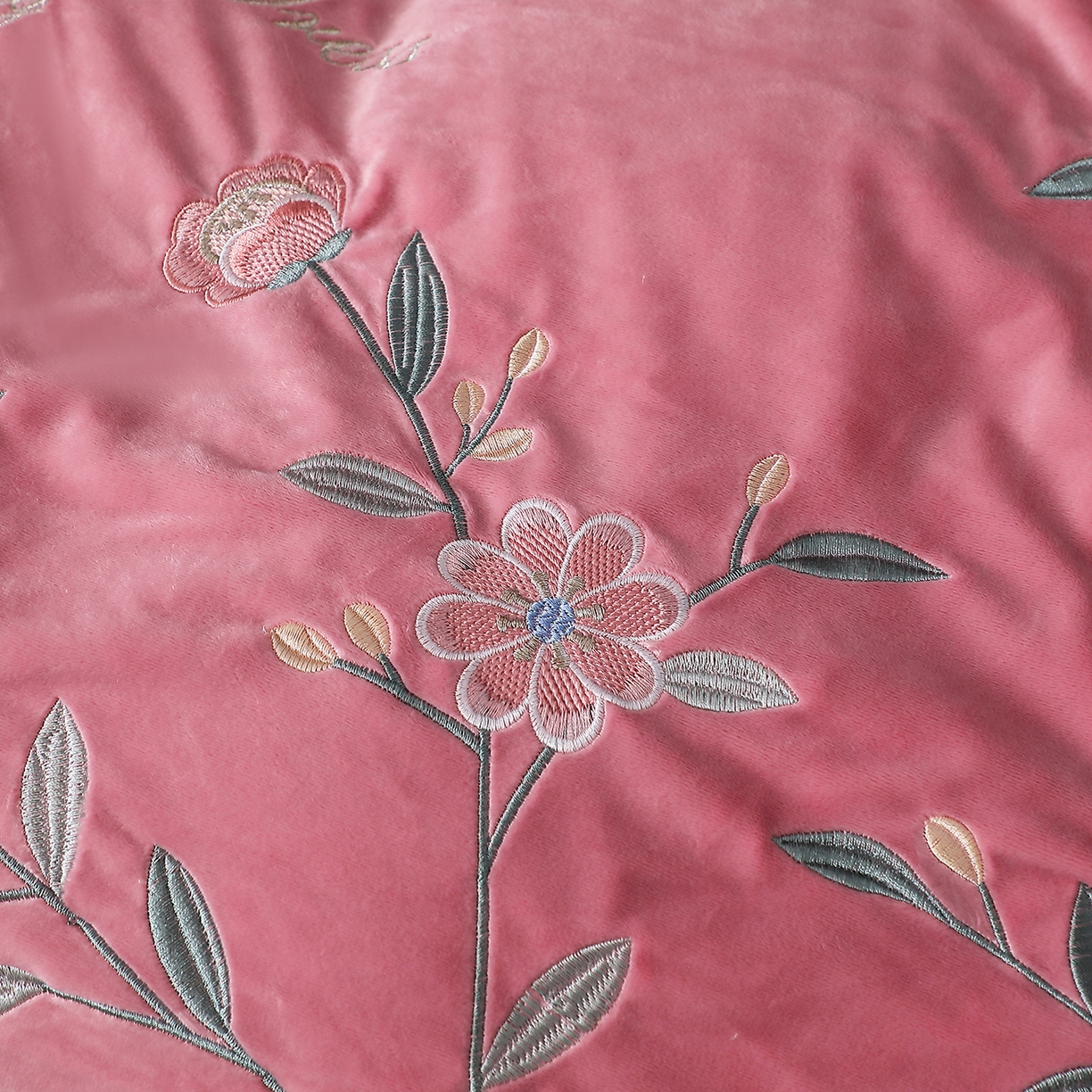 91家纺网 家纺一手货源 找家纺 棠薇家纺 2025秋冬牛奶绒蚕丝绒四件套珊瑚绒床上绒四件套冬季加绒法兰绒 繁花-豆沙